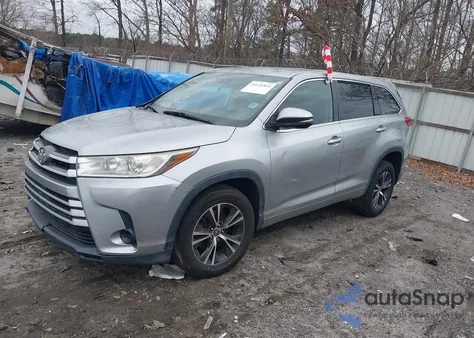 2018 Toyota Highlander Le z USA, uszkodzony, nr VIN 5TDZZRFHXJS240265